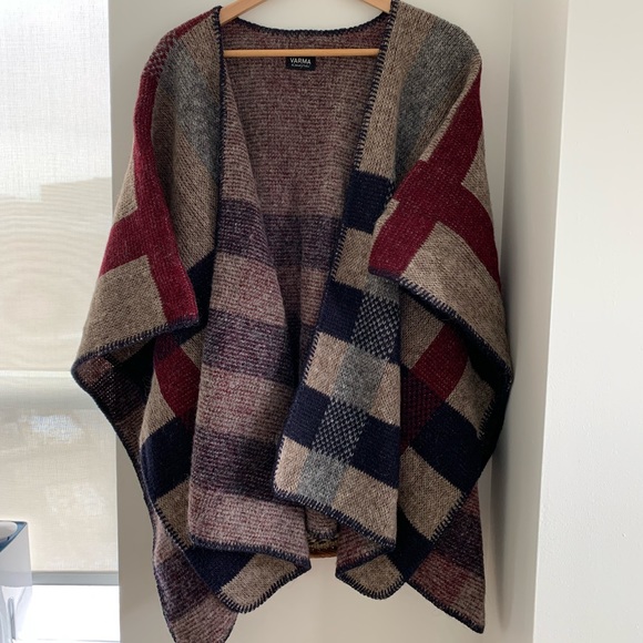 Plaid Icelandic Wool Cape - Picture 1 of 2